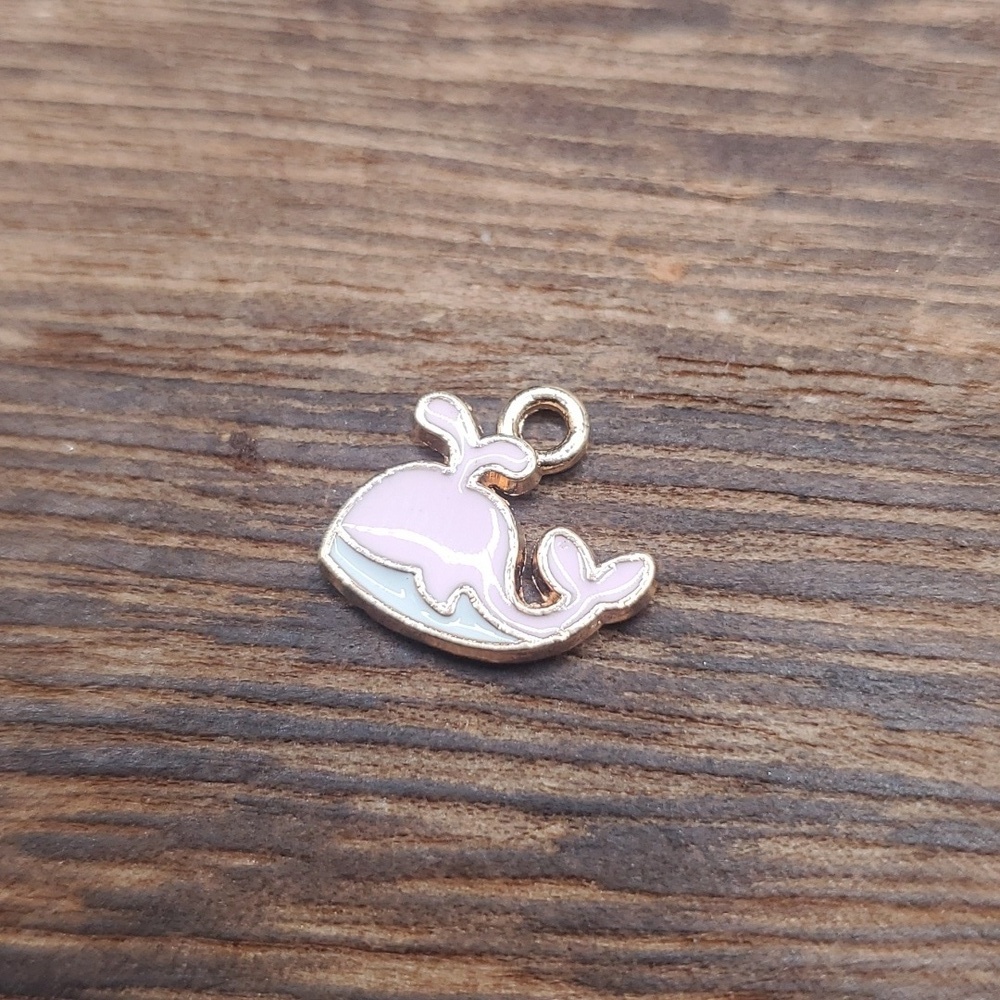 P133 whale charm‎ cute!